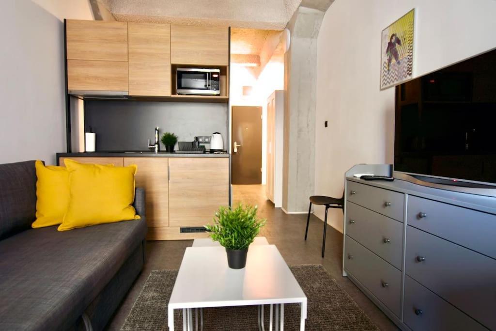 Studio Apartment By Hi5- Rottenbiller Apartment Budapest Exteriör bild