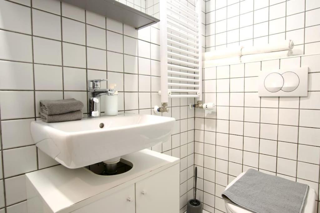 Studio Apartment By Hi5- Rottenbiller Apartment Budapest Exteriör bild