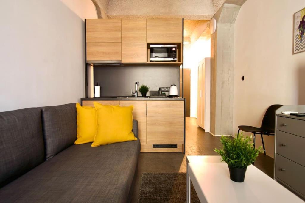 Studio Apartment By Hi5- Rottenbiller Apartment Budapest Exteriör bild